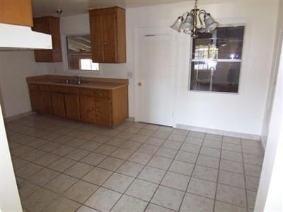 4845 Warwick Ave, Sacramento, CA 95820 photo 4