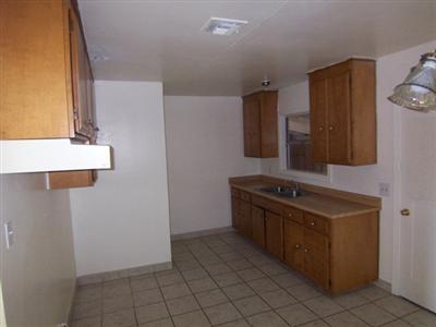 4845 Warwick Ave, Sacramento, CA 95820 photo 3