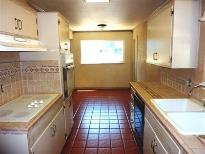 136 S Pacific Ave, Lodi, CA 95242 photo 2