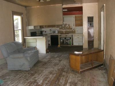 332 E Walnut St, Lodi, CA 95240 photo 2