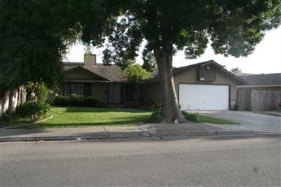 2704 Oaklawn Dr, Modesto, CA 95355 photo 1