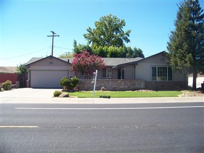 757 S Crescent Ave, Lodi, CA 95240 photo 2
