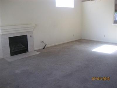 1045 Moonlight Dr, Ceres, CA 95307 photo 2