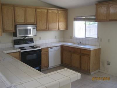 1045 Moonlight Dr, Ceres, CA 95307 photo 3