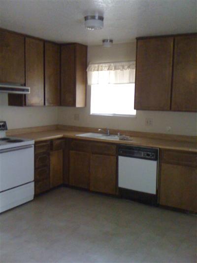 329 N Hickory Ave, Tracy, CA 95376 photo 2