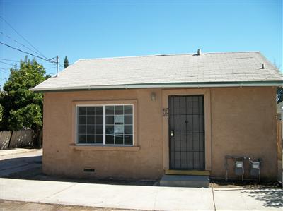 417 Flora St, Lodi, CA 95240 photo 2