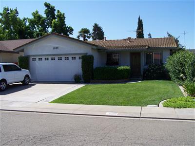 1032 Stuart St, Ripon, CA 95366 photo 1