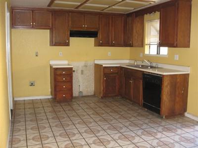 909 Panama Dr, Modesto, CA 95351 photo 2