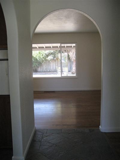 1118 Durant St, Modesto, CA 95350 photo 2