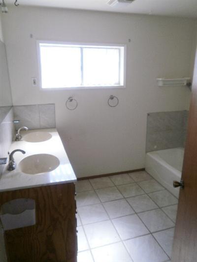 2206 Kenneth St, Modesto, CA 95351 photo 2