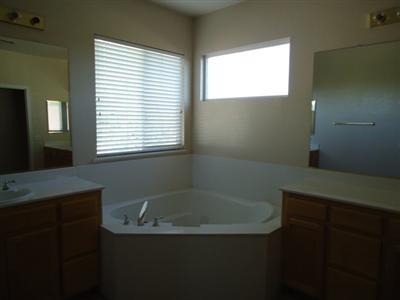 683 Zurich Dr, Manteca, CA 95337 photo 4