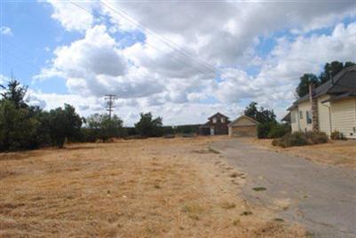 8138 E Kettleman Ln, Lodi, CA 95240 photo 2