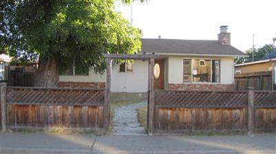 504 E St, Waterford, CA 95386 photo 1