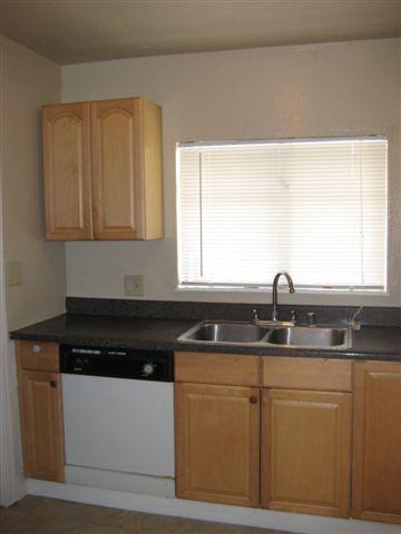 1564 Parker Ave, Tracy, CA 95376 photo 2