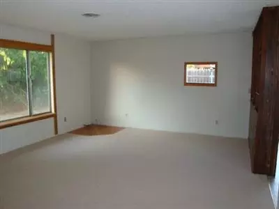 1881 Meadow Ct, Olivehurst, CA 95961 photo 3