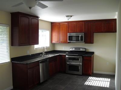 447 W Kavanagh Ave, Tracy, CA 95376 photo 2