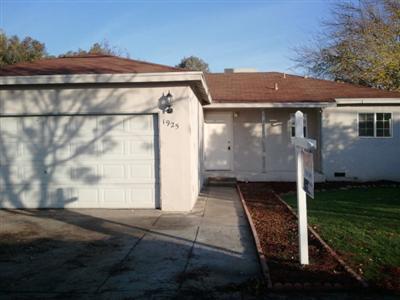 1925 Evergreen Ave, Modesto, CA 95350 photo 1