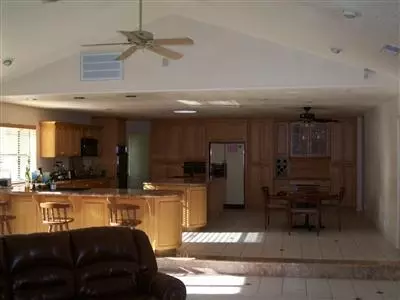 12140 Carnegie Dr, Tracy, CA 95377 photo 2