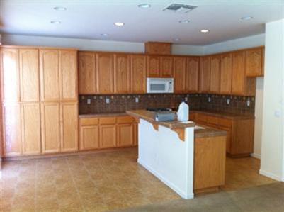 940 Saffron Dr, Tracy, CA 95377 photo 2