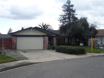 1050 Travis Ct, Turlock, CA 95380 photo 2