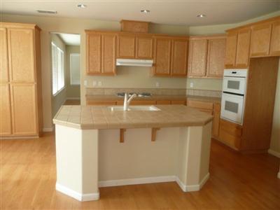 622 Otis Dr, Ripon, CA 95366 photo 2