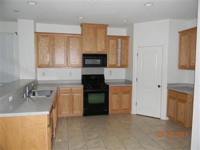 2813 Amir Dr, Modesto, CA 95355 photo 2