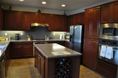 1614 Ray Wise Ln, Tracy, CA 95376 photo 2