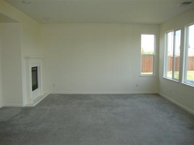 1070 Saffron Dr, Tracy, CA 95377 photo 4