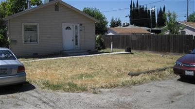 811 Martinez St, Turlock, CA 95380 photo 1