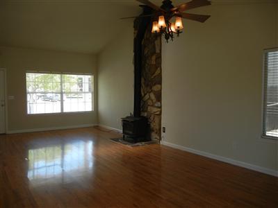 1046 Lourence Dr, Tracy, CA 95376 photo 2