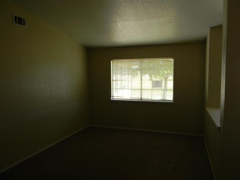 918 Ayers Ln, Galt, CA 95632 photo 3