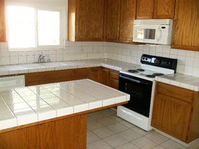 874 E Alameda St, Manteca, CA 95336 photo 2