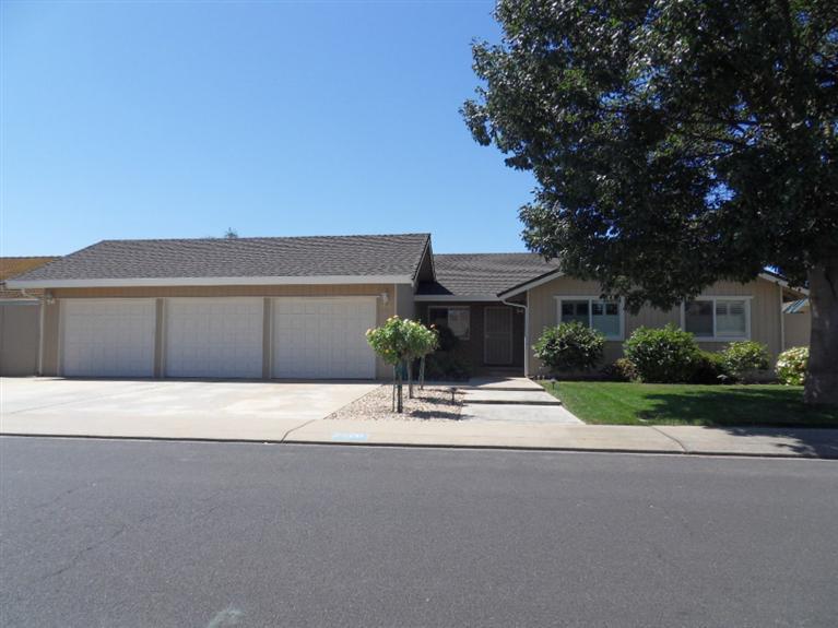 2420 Mack Ct, Modesto, CA 95358 photo 2