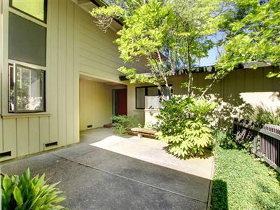 708 Elmwood Dr, Davis, CA 95616 photo 2