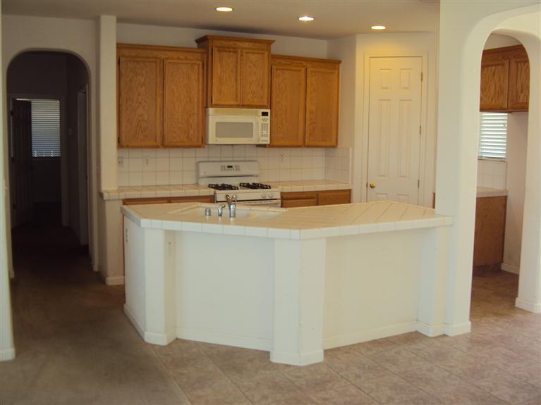 944 San Diego Ave, Madera, CA 93637 photo 2