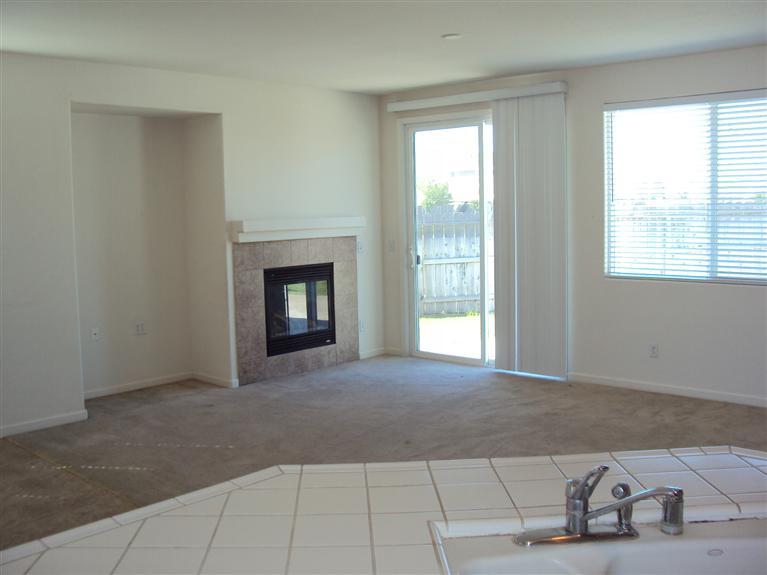 944 San Diego Ave, Madera, CA 93637 photo 3