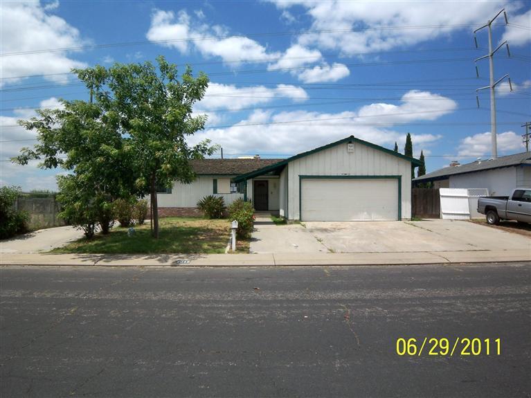 2045 Venus Dr, Ceres, CA 95307 photo 1
