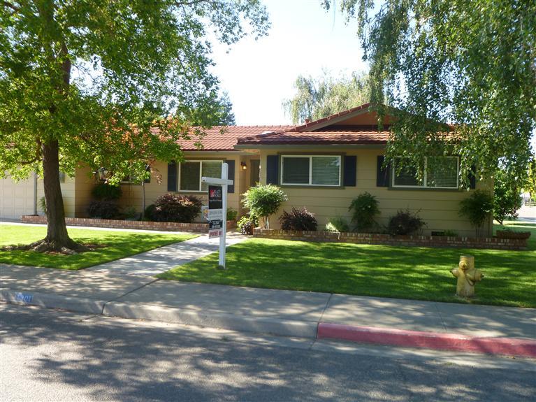 1301 Silverton Ave, Turlock, CA 95382 photo 1