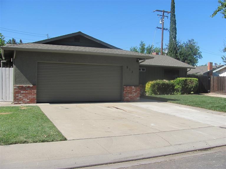 913 Edinburgh Dr, Modesto, CA 95350 photo 1