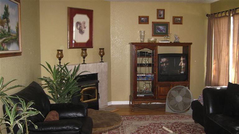 308 Halley Ct, Patterson, CA 95363 photo 2
