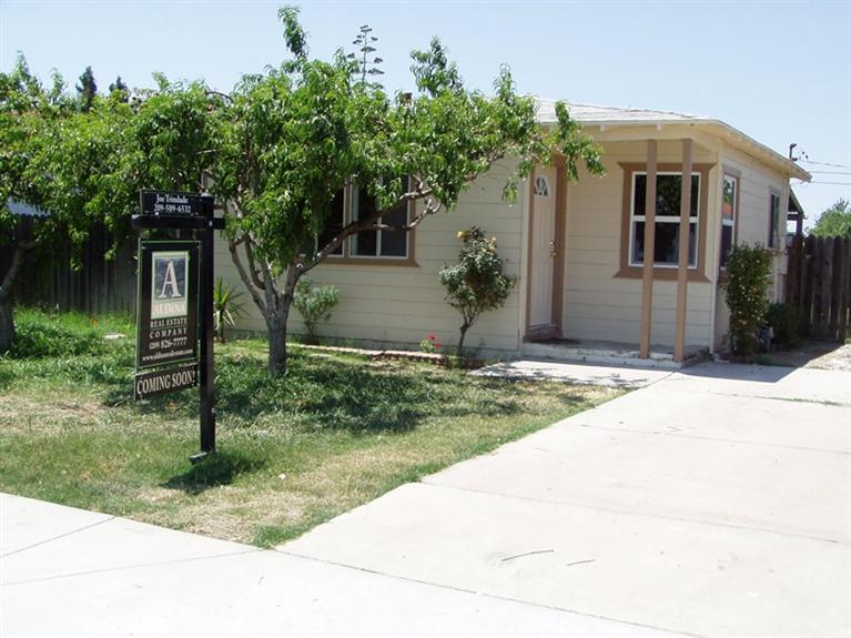 57 Topeka St, Planada, CA 95365 photo 1