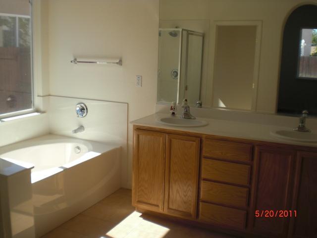 677 Rodeo Grounds Ct, Newman, CA 95360 photo 4