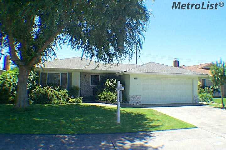 2100 N Oxford Way, Lodi, CA 95242 photo 1