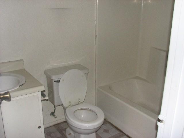 614 Periwinkle Dr, Patterson, CA 95363 photo 7