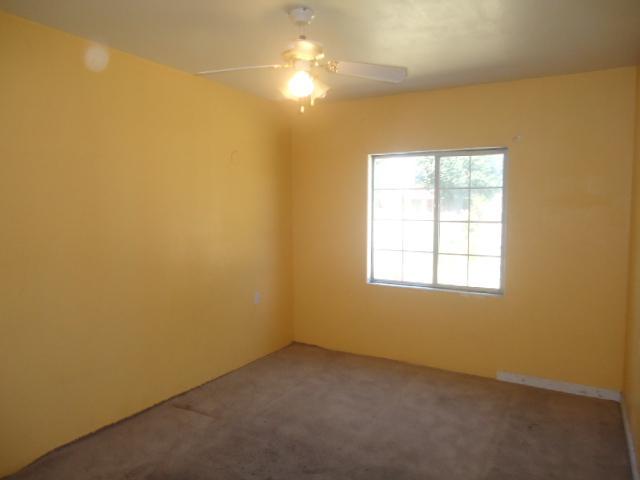 1525 Eureka St, Modesto, CA 95358 photo 4