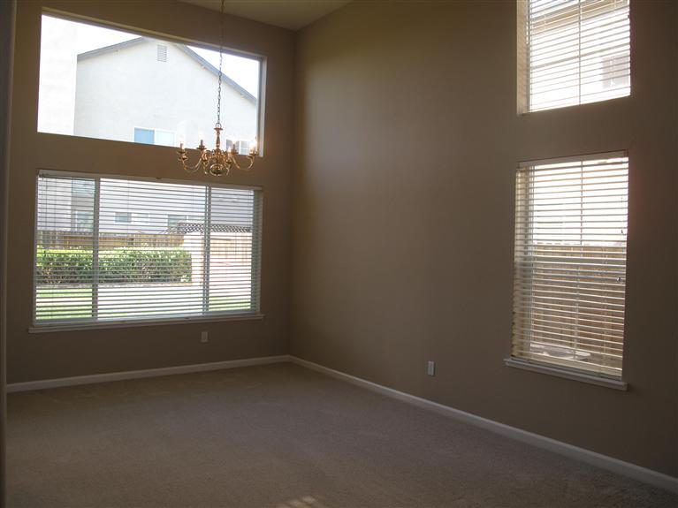 121 Cairo Ct, Tracy, CA 95376 photo 2