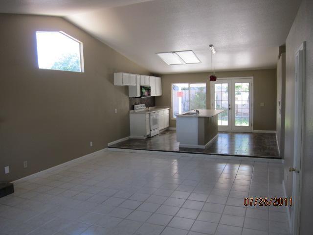 825 Cathedral Ln, Modesto, CA 95351 photo 3