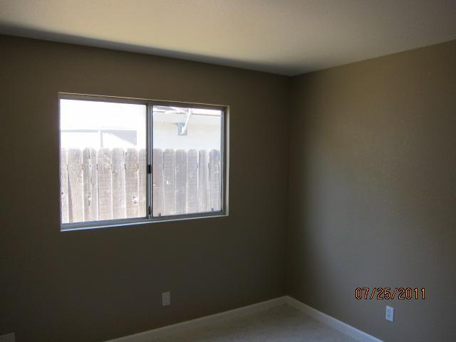 825 Cathedral Ln, Modesto, CA 95351 photo 9