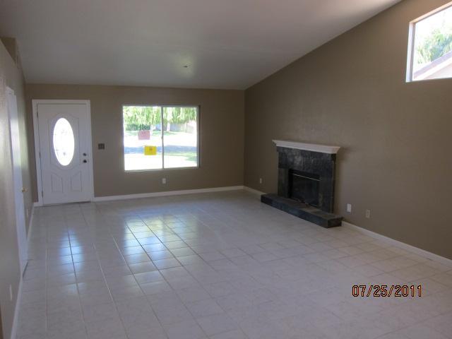 825 Cathedral Ln, Modesto, CA 95351 photo 4