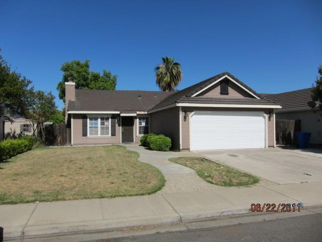 832 Cathedral Ln, Modesto, CA 95351 photo 1